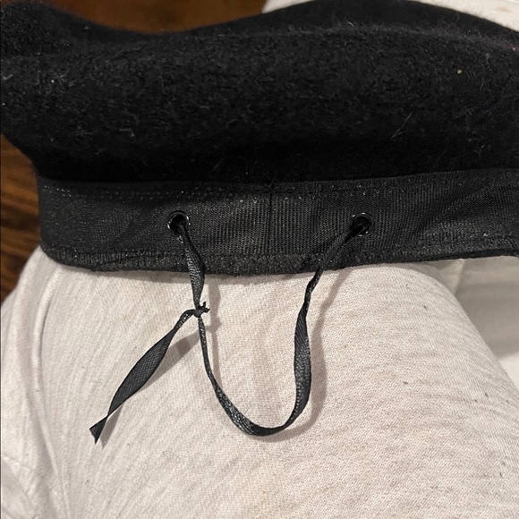 Classic Black Wool Beret - Picture 7 of 10
